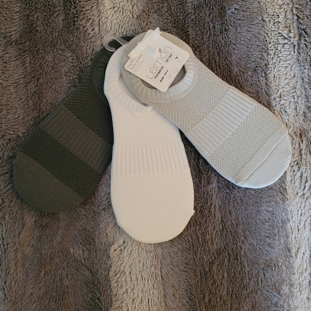 Lemon no show socks NWT
